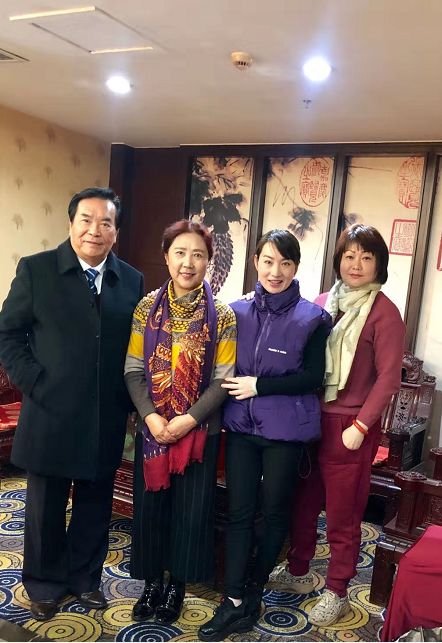 还参观了绍兴市地方曲艺学校,拜访了著名曲艺家绍兴莲花落大家胡兆海